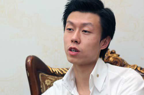 有哪位朋友知道叶荣添的博客和Q是多少?谢谢