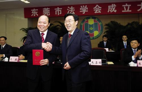行政诉讼东莞市外汇管理局在哪一级法院