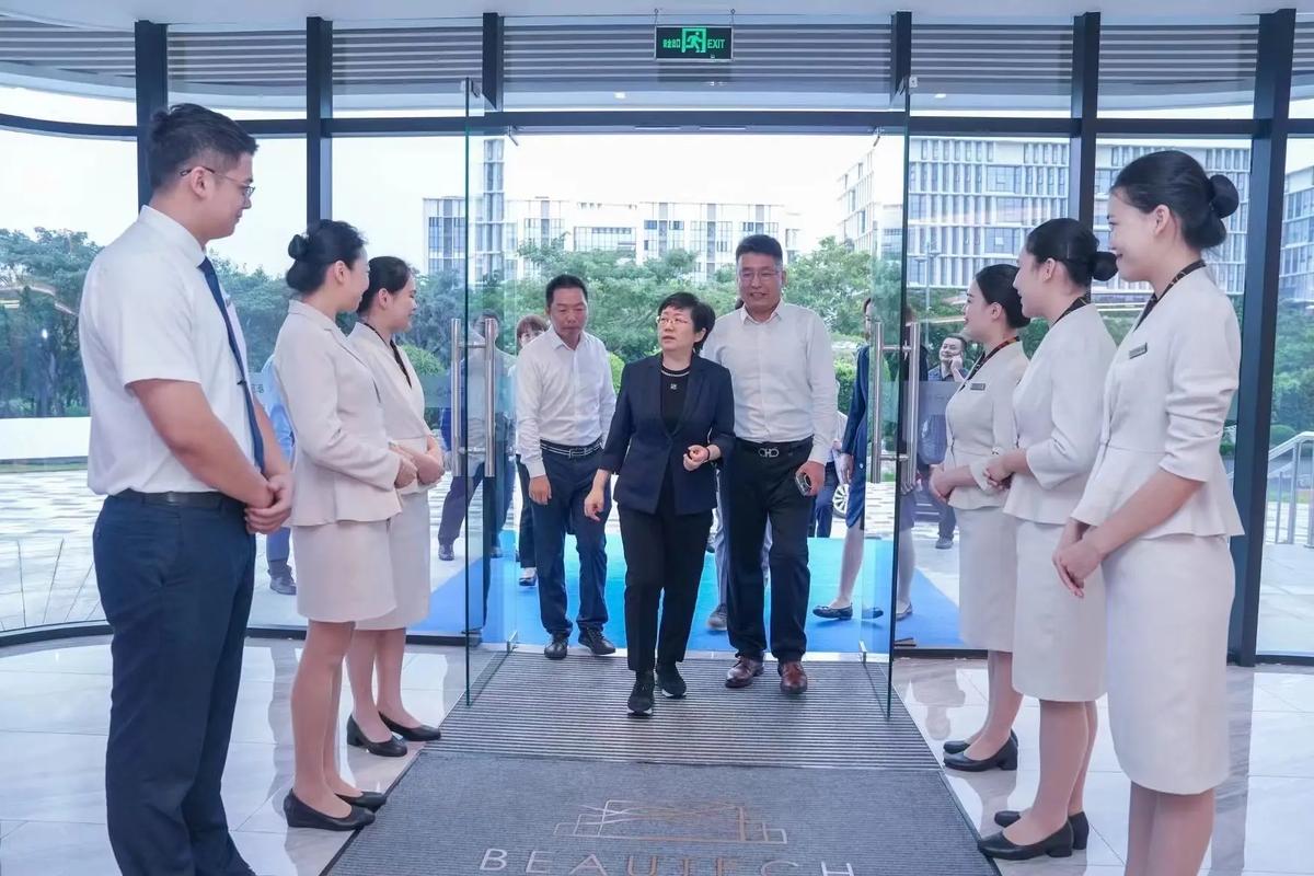 叶延红服务客户